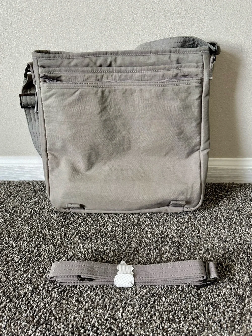 Lug Monorail Convertible Crossbody Backpack Gray Bag Travel Insulate Pocket